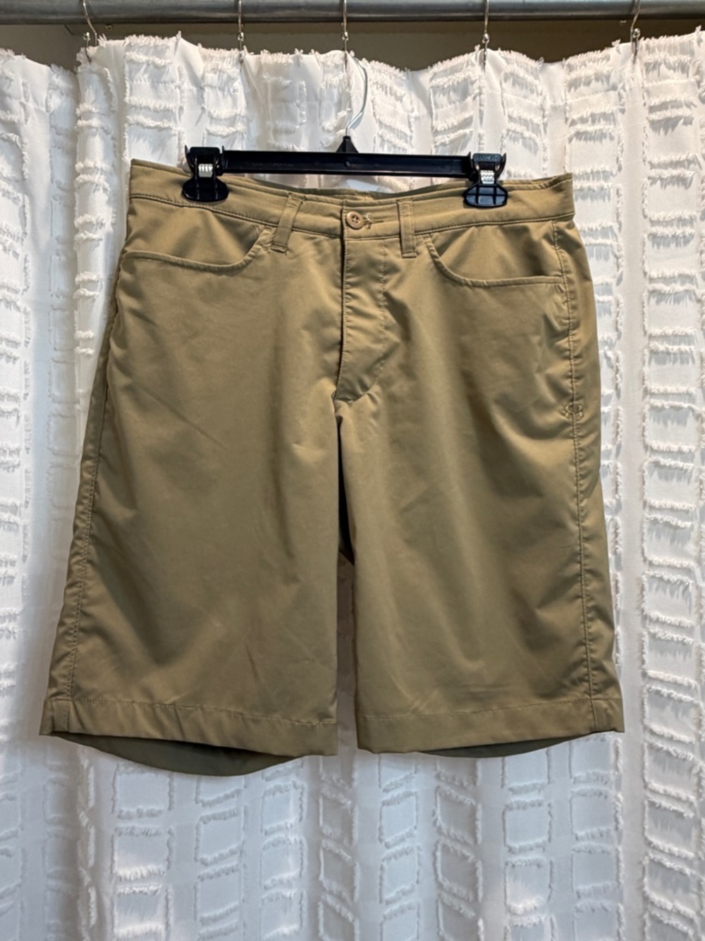 Under Armour Men's Tan Flat-Front Performance Shorts